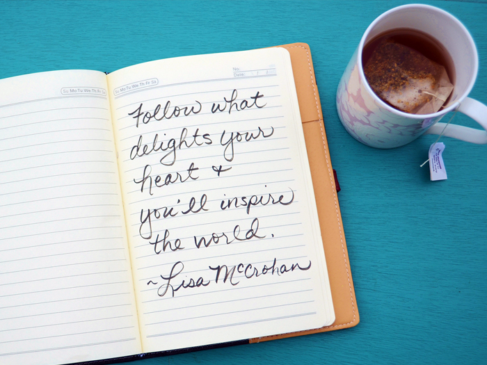 portfolio_700x525_0011_teal-book-mug