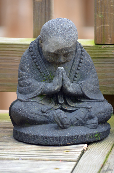 buddha_praying-679x450